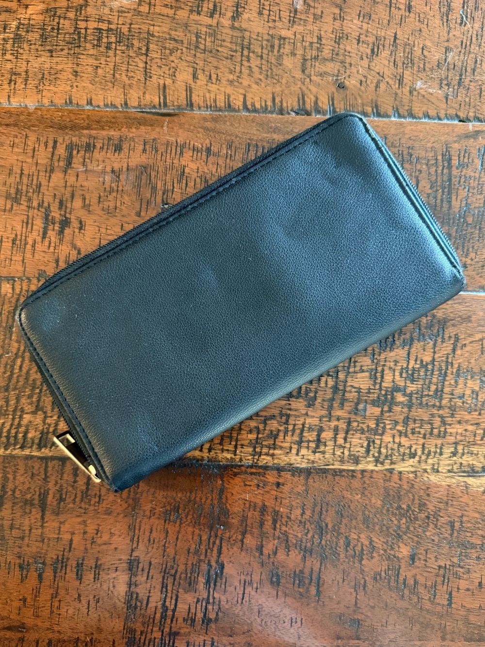 Mathew & Julian Black Zip-Around Leather Compartment Wallet